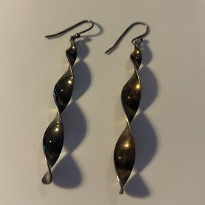 Beautiful vintage sterling silver twisted ribbon dangle drop earrings